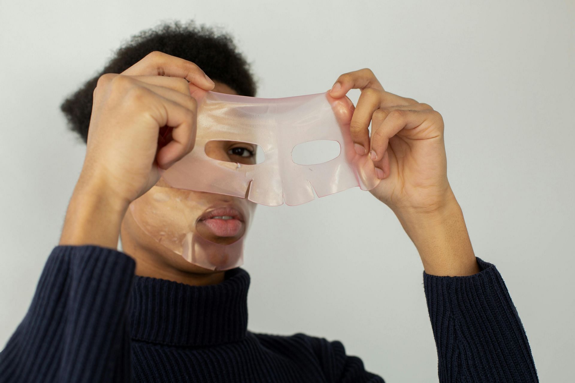 Tips to use a sheet mask (image sourced via Pexels / Photo by monstera)